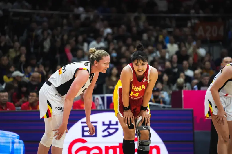 开云体育下载官网-媒体人：中国女篮缺乏挡拆持球手，得学会把手递手打得更细